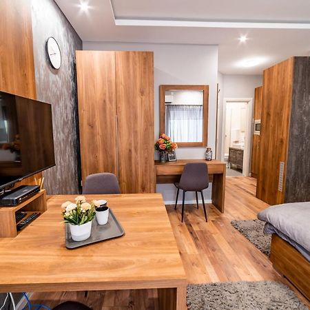 Ivi Place Apartments Novi Sad Buitenkant foto