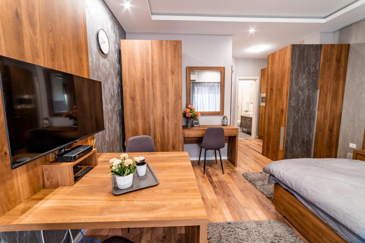 Ivi Place Apartments Novi Sad Buitenkant foto