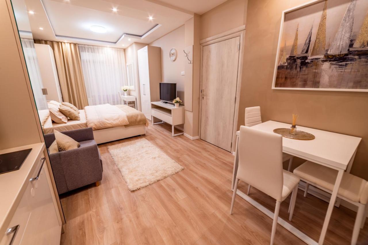 Ivi Place Apartments Novi Sad Buitenkant foto