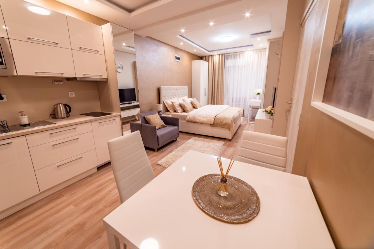 Ivi Place Apartments Novi Sad Buitenkant foto