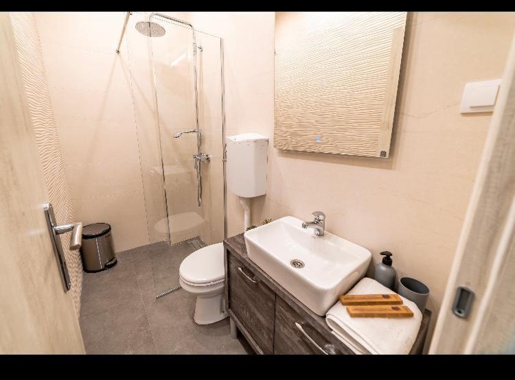 Ivi Place Apartments Novi Sad Buitenkant foto